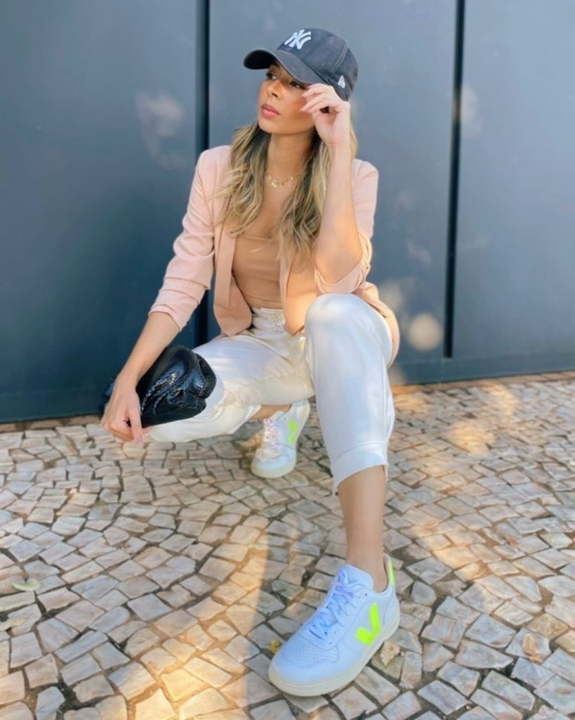 Smart Casual with Neon Accents: Veja Sneakers, Blazer, and Cropped Pants — Veja Outfits