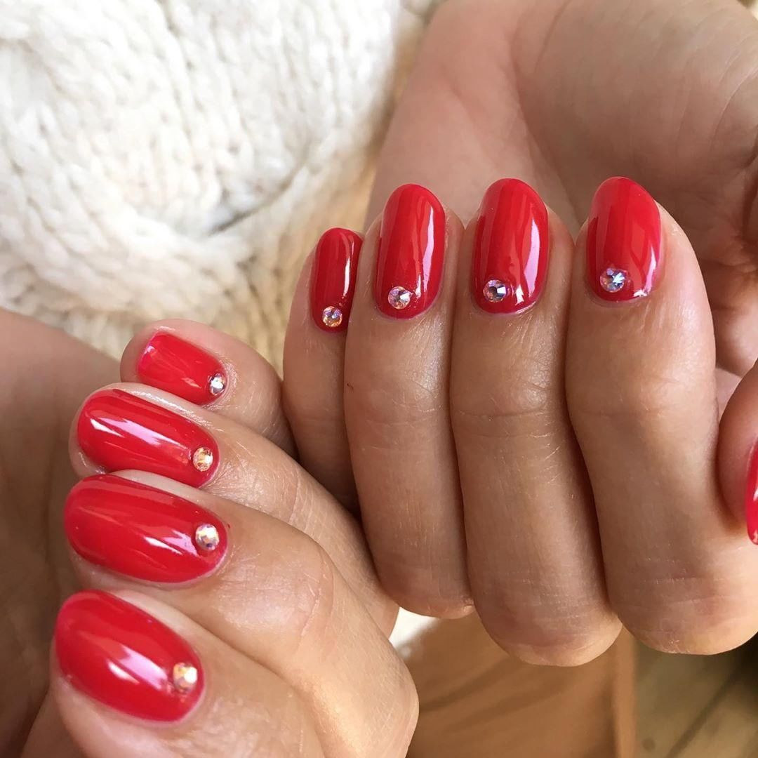 Bright Red Medium Oval with Rhinestones Bright Red Medium Oval with Rhinestones — Shellac Nails