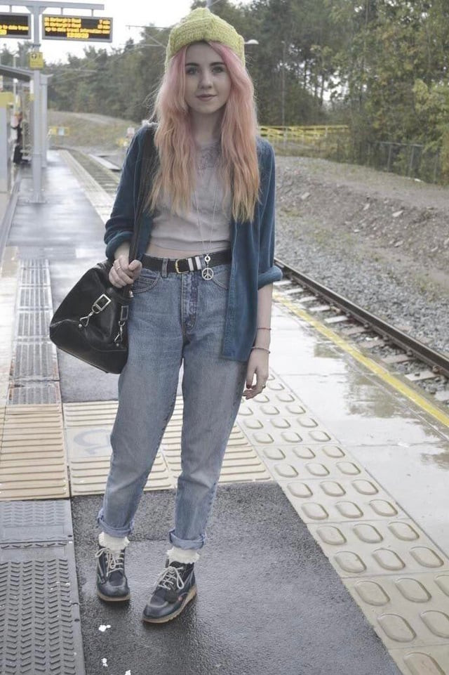 Mom Jeans and Cardigan: Retro Casual — 2010s Outfits