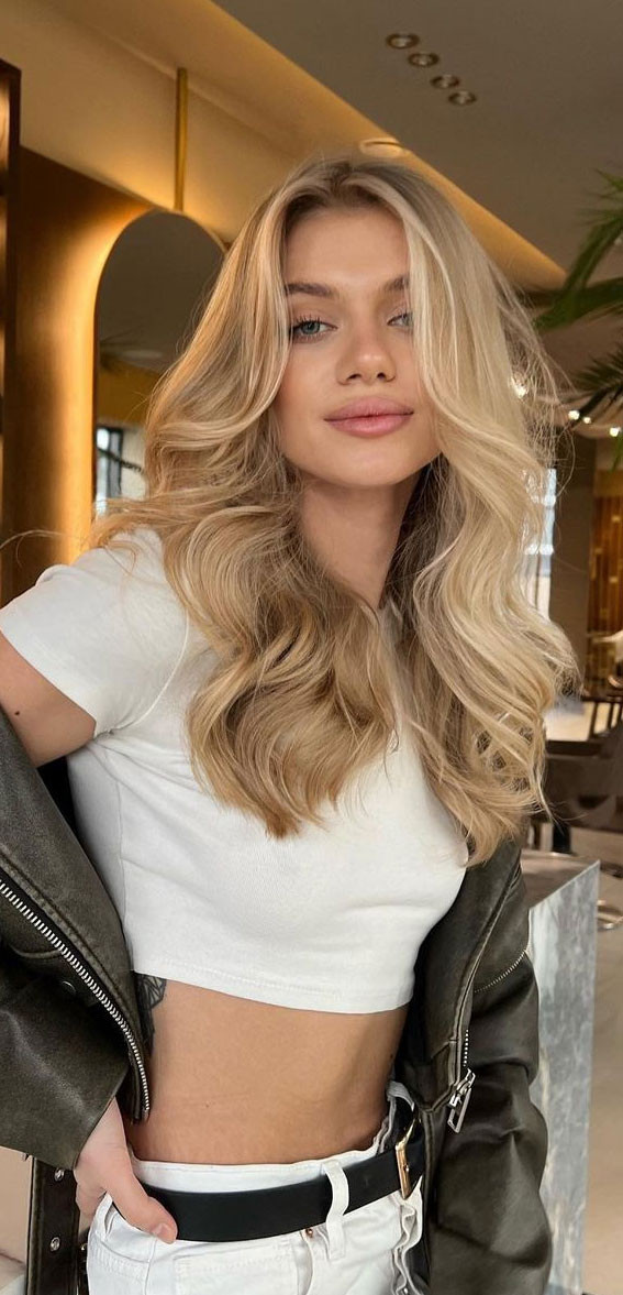 Collarbone Dirty Blonde With Curtain Bangs & Blowout Collarbone Dirty Blonde With Curtain Bangs & Blowout