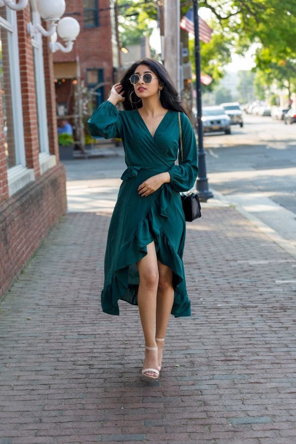 How To Dress Hourglass Shape: Master Style Guide