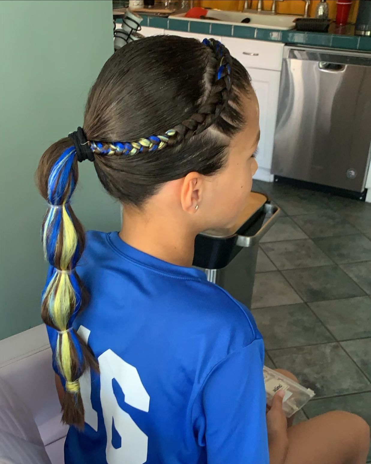 13 Softball Hairstyles That Mix Sporty with Stylish – CreativeBooster