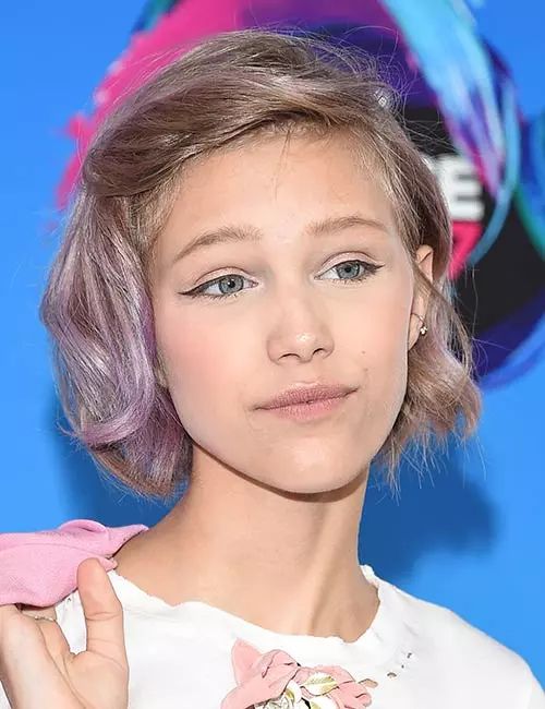 Chin Bob With Pastel Color Streaks Chin Bob With Pastel Color Streaks — Haircuts for Teenage Girls