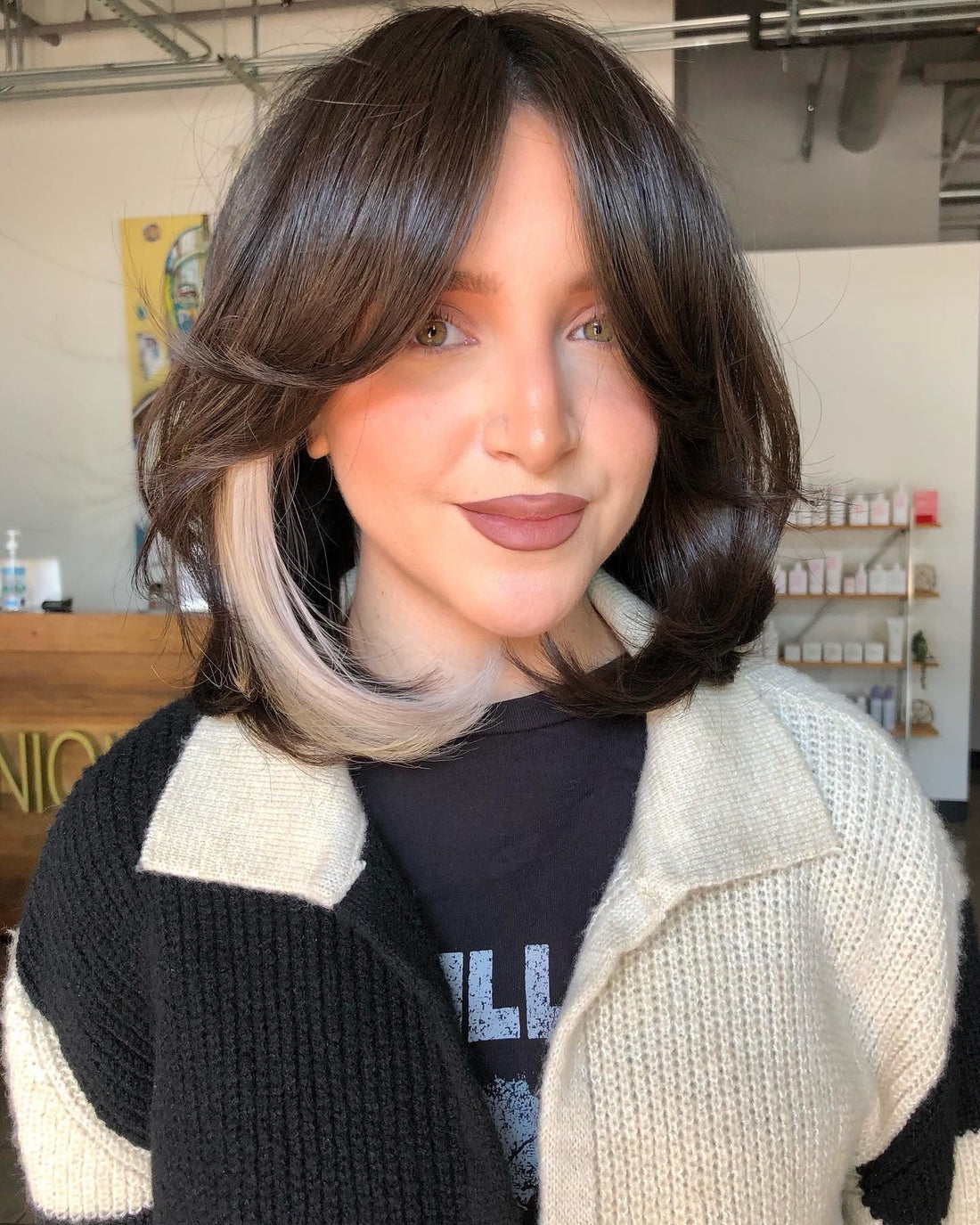 Dark Brown Bob With Blonde Money Piece Dark Brown Bob With Blonde Money Piece — Short Layered Hair