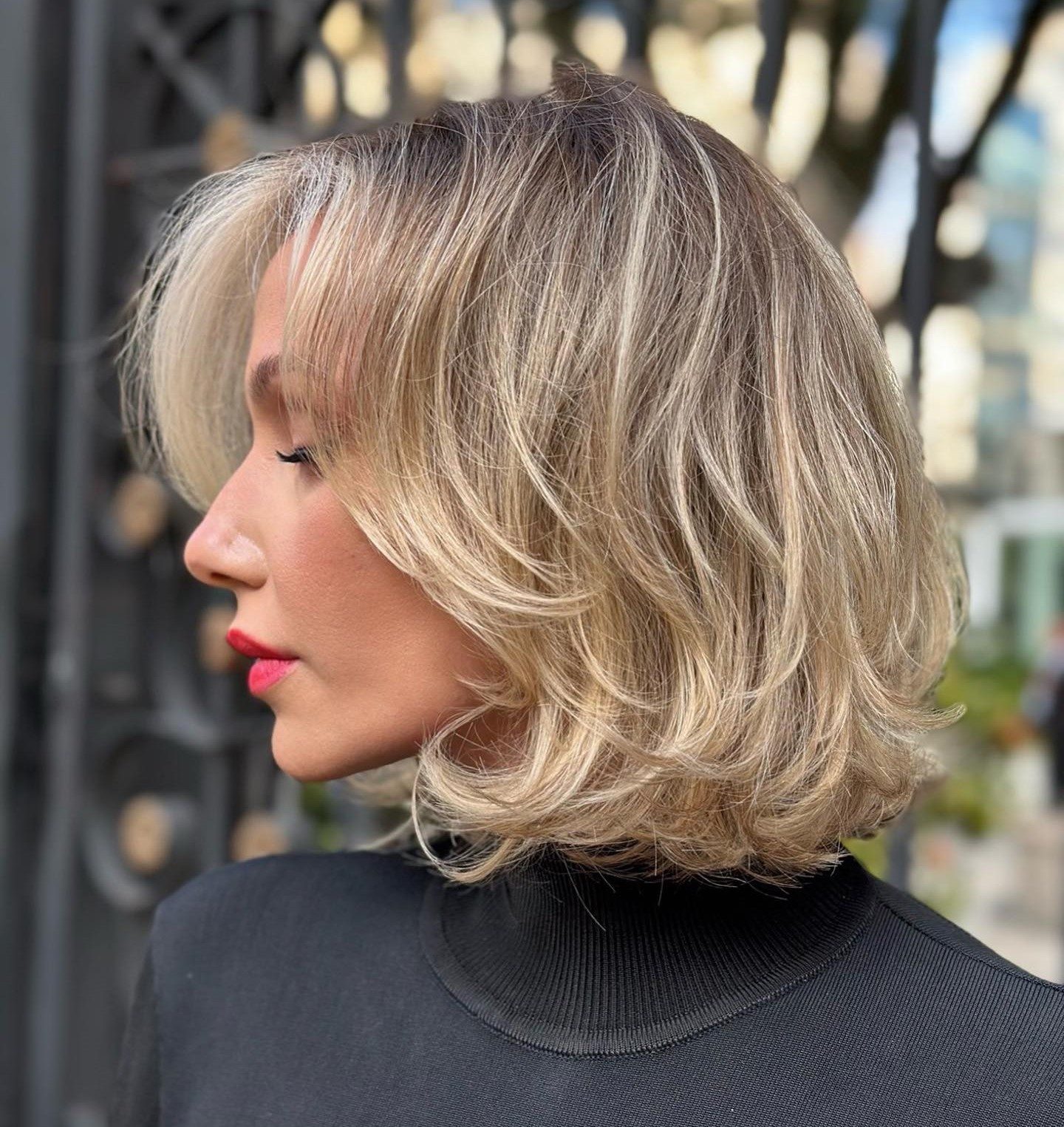 Dark Blonde Bob With Face-Framing Layers — Partial Highlights