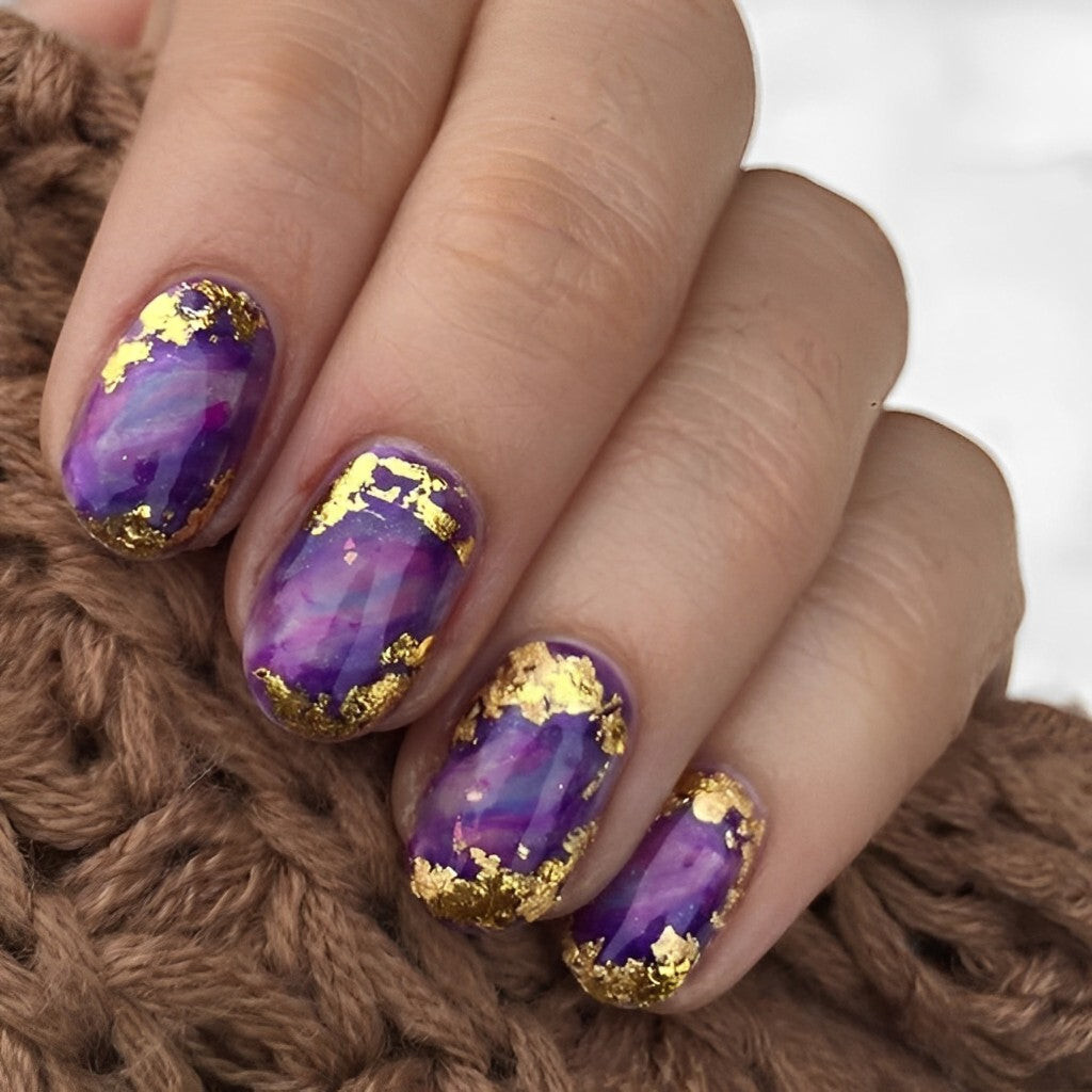 Crushed Foil Accents On Accent Nails Visual Idea Crushed Foil Accents On Accent Nails Visual Idea — Foil Nails