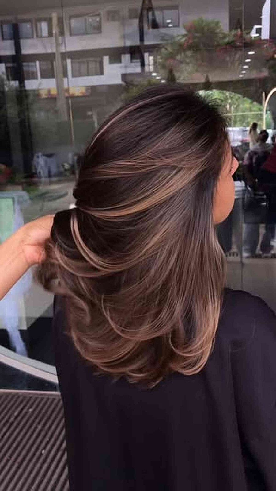 28 Dark Brown Hair with Blonde Highlights Ideas for Luscious Brunettes