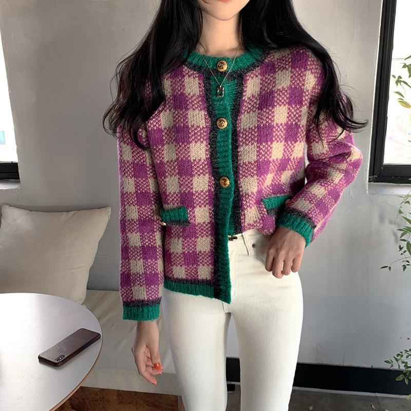 Plaid Knit Cardigan with White Pants for a Stylish Casual Look Plaid Knit Cardigan with White Pants for a Stylish Casual Look — Tumblr Outfits