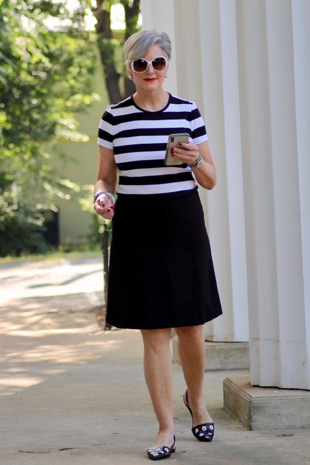 Monochromatic Black A-Line Skirt with Oversized White Shirt Monochromatic Black A-Line Skirt with Oversized White Shirt — A Line Skirt Outfits