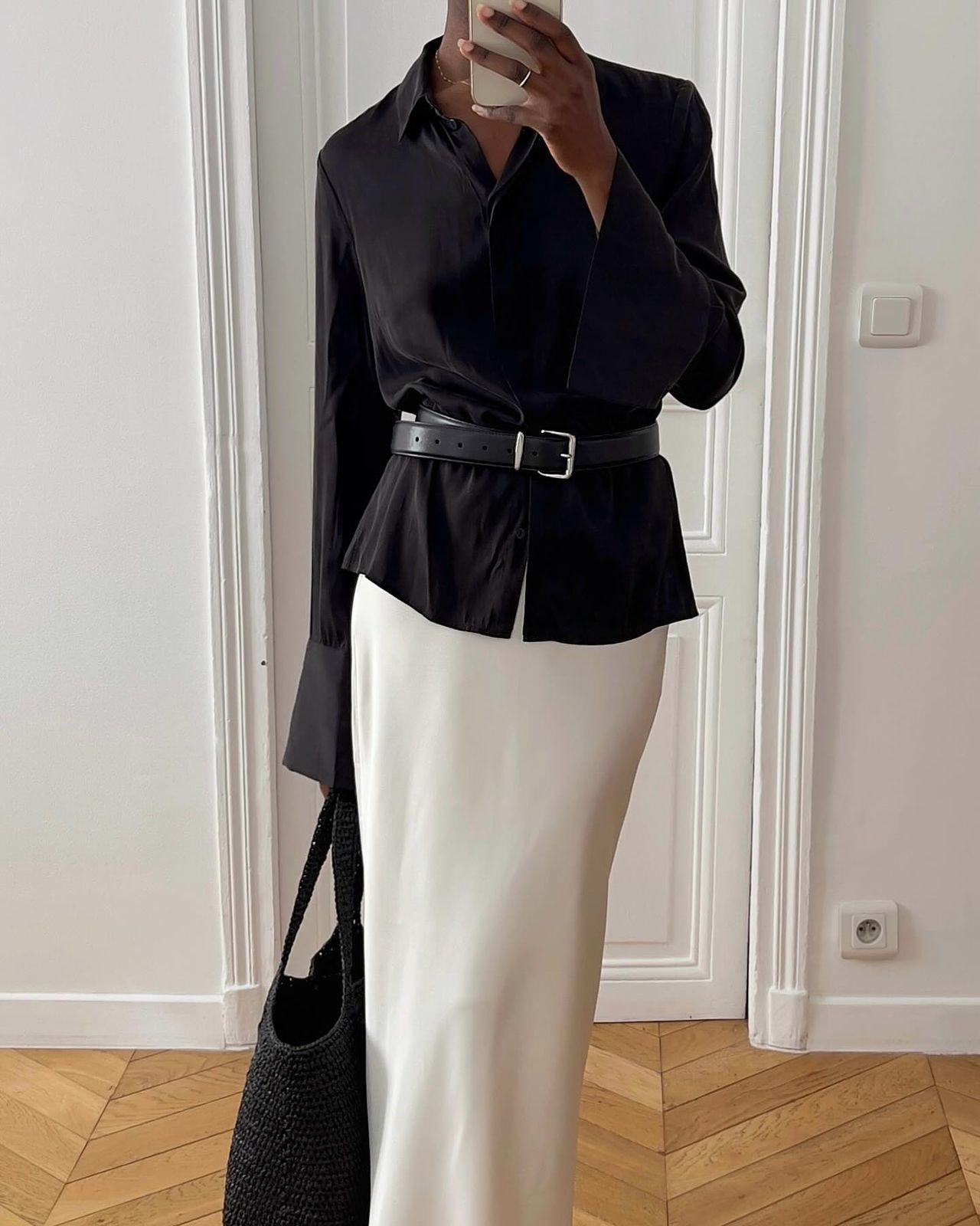 White Satin Maxi Skirt with Black Shirt and Belt for Business Casual White Satin Maxi Skirt with Black Shirt and Belt for Business Casual — Satin Skirt Outfits
