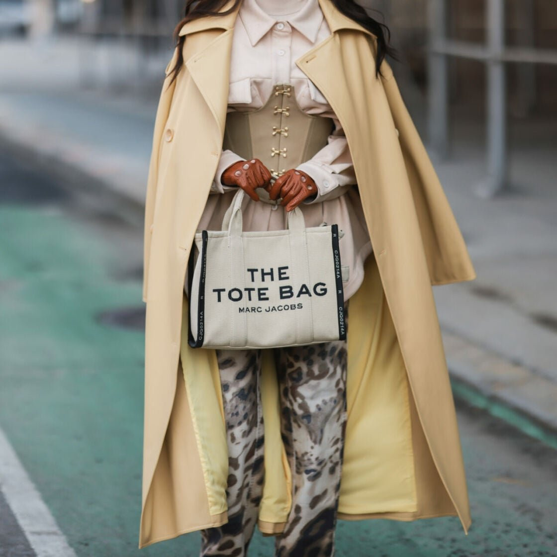 Trench Coat Chic with Leopard Print Accents Trench Coat Chic with Leopard Print Accents — Marc Jacobs Tote Outfits