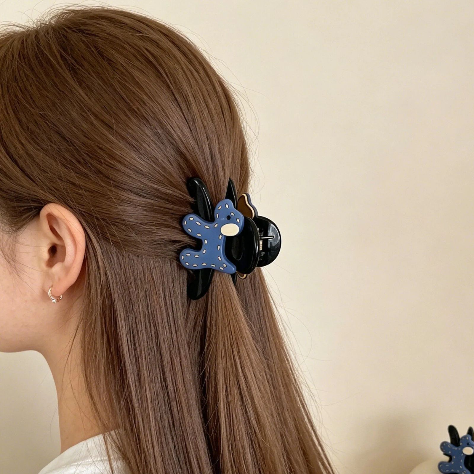 Mid-Back Brown Highlights With Teddy Clip — Half Up Claw Clip