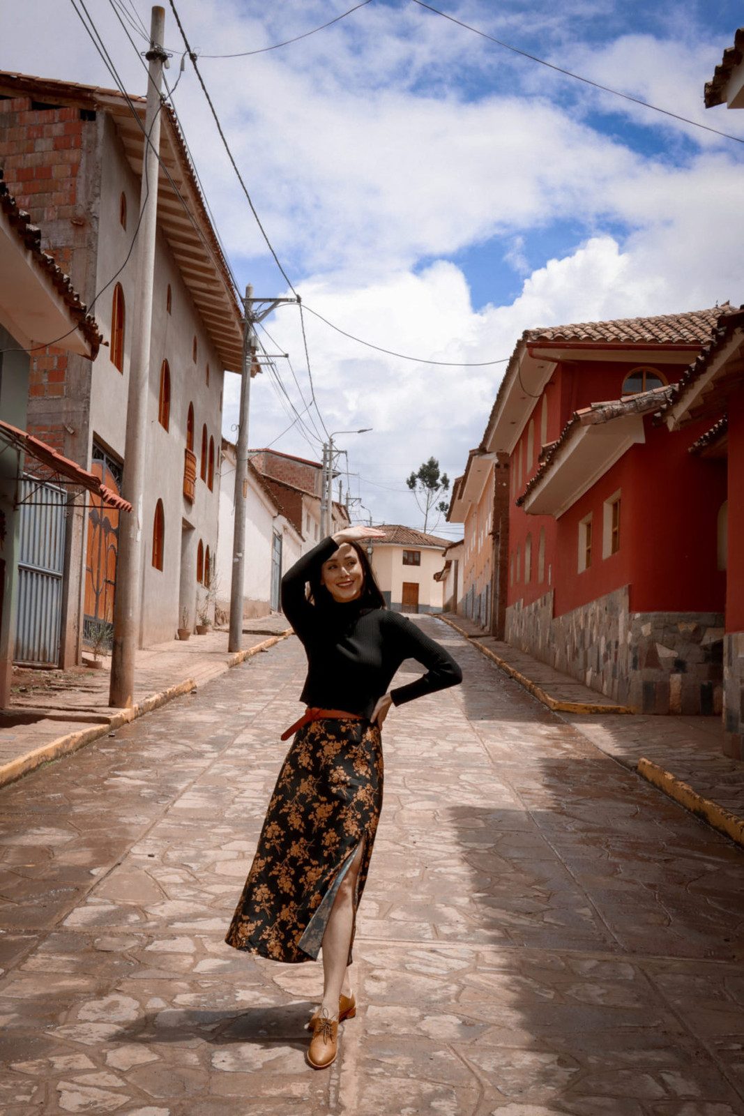 Bohemian Maxi Skirt with Red Belt for a Chic Stroll — Peru Outfits
