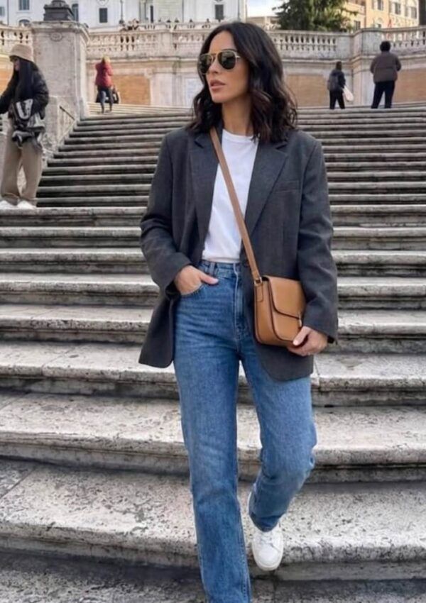 Classic Blazer, Jeans, and Tee for Effortless Sightseeing Classic Blazer, Jeans, and Tee for Effortless Sightseeing — Rome Outfits