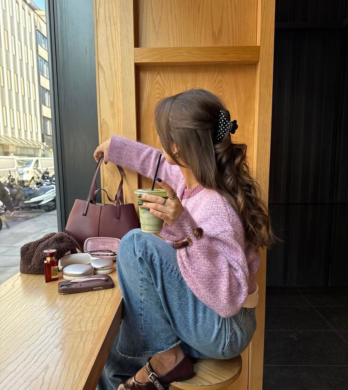 Pink Balloon-Sleeve Sweater and Wide-Leg Jeans for a Cozy Date Pink Balloon-Sleeve Sweater and Wide-Leg Jeans for a Cozy Date — Coffee Date Outfits
