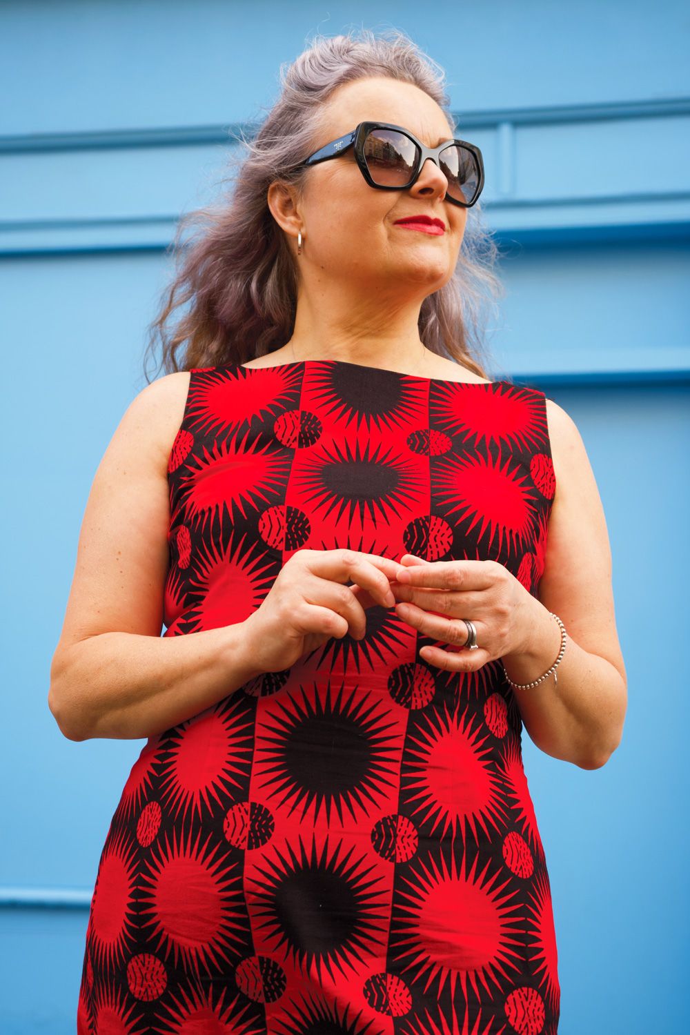 Bold Graphic Print Sleeveless Sheath Dress for Casual Style — Sheath Dresses