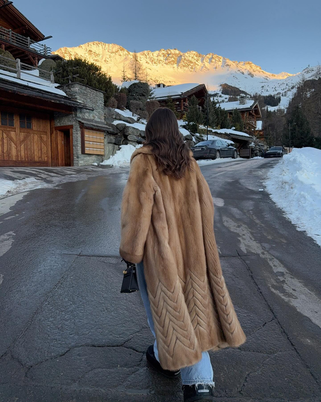Luxurious Fur Coat Over Denim for a Snowy Village Stroll Luxurious Fur Coat Over Denim for a Snowy Village Stroll — Switzerland Outfits