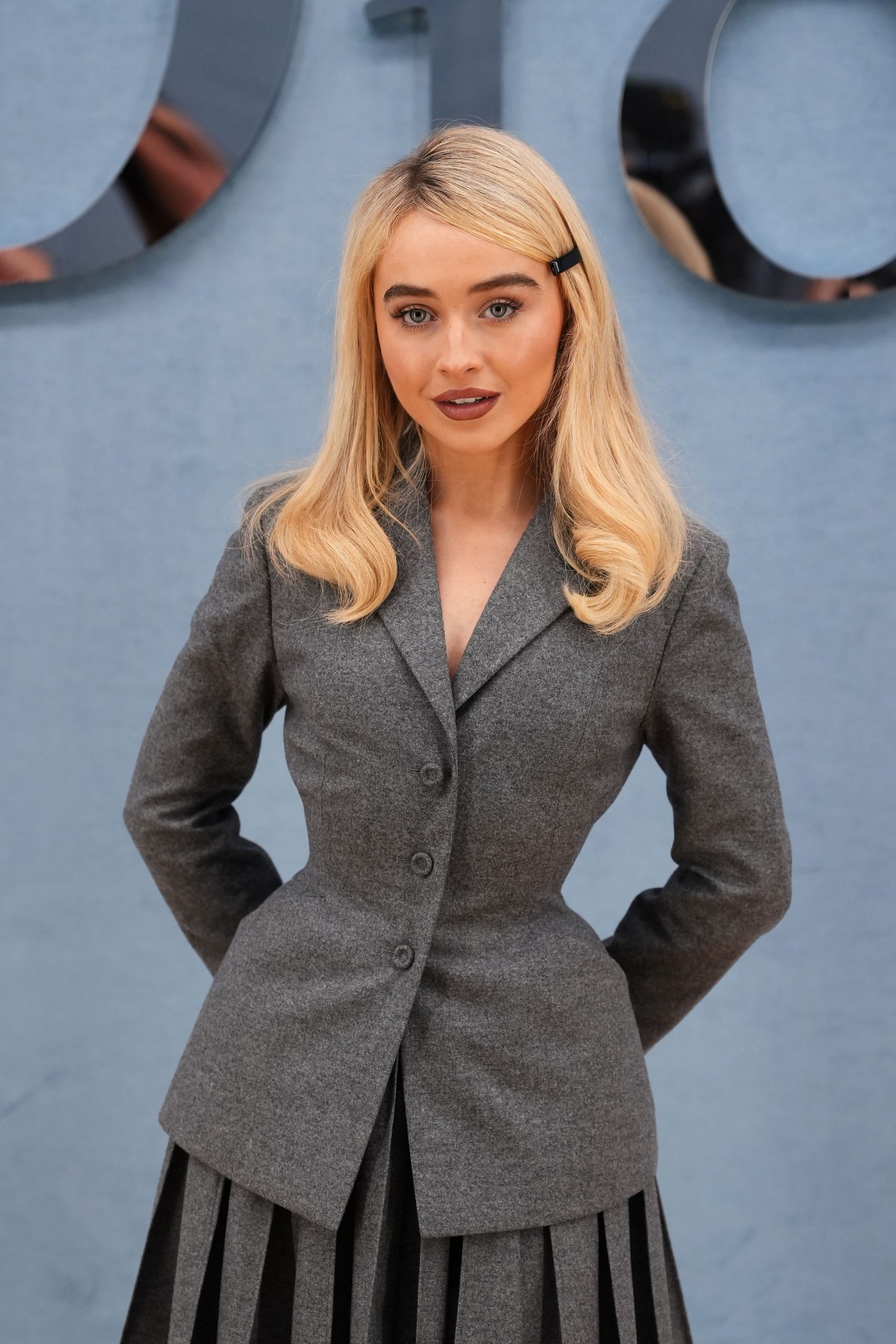 The 'Older Sister Side Part' Is This Summer's Nostalgia-Hitting Hair Trend | Vogue