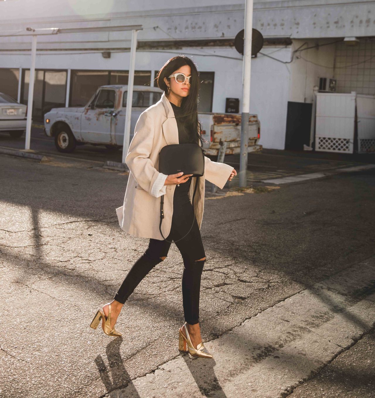 Chic Contrast: Ripped Skinny Jeans with an Oversized Blazer — Outfits for Skinny Girls