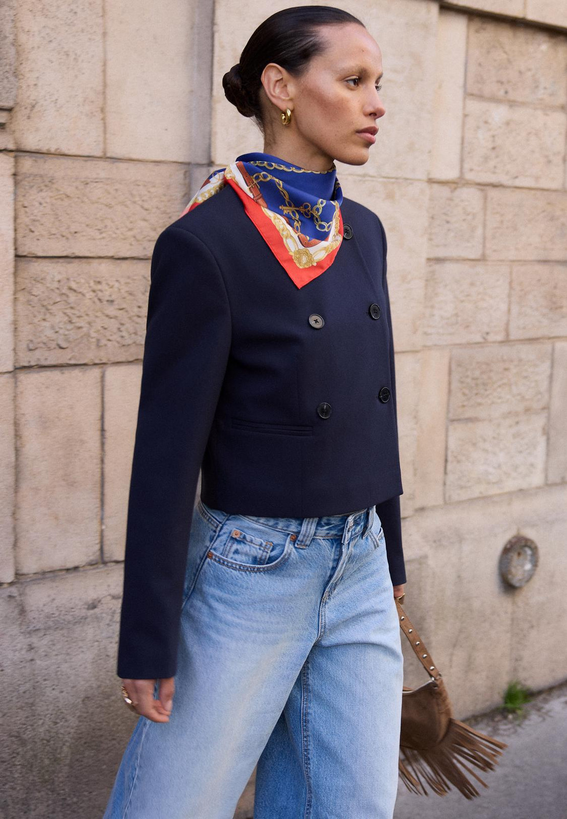 Navy Double-Breasted Blazer with Light-Wash Wide-Leg Jeans — Turkey Outfits