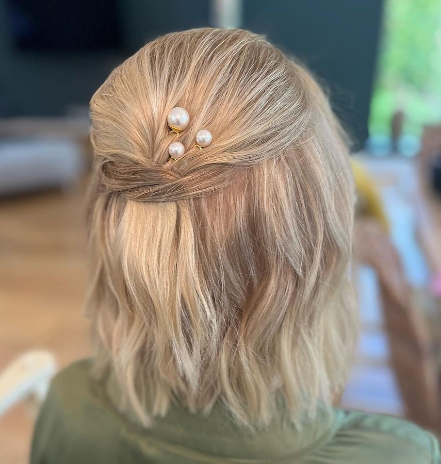 Ash Blonde Bob Half-Updo Ash Blonde Bob Half-Updo — Easy Hairstyles for Short Hair