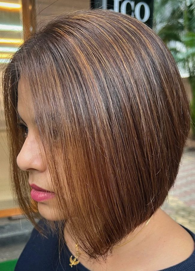 Angled Bob with Golden Caramel Highlights – Hair Colour 2025