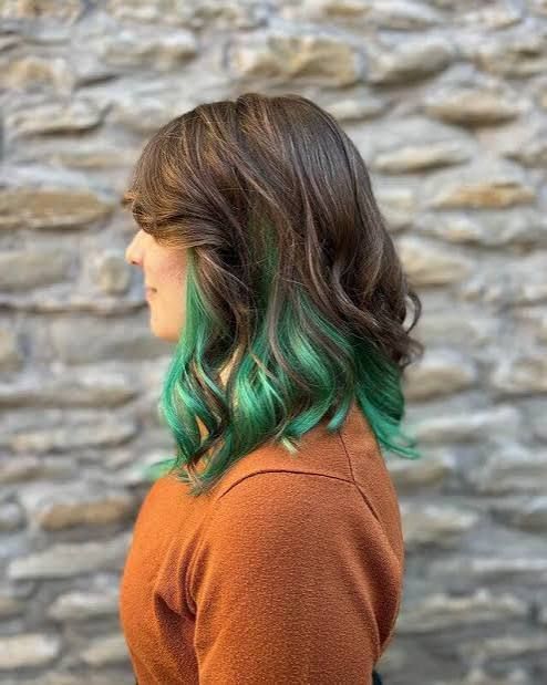 Fine Bob In Vibrant Deep Green Fine Bob In Vibrant Deep Green — Olive Green Hair