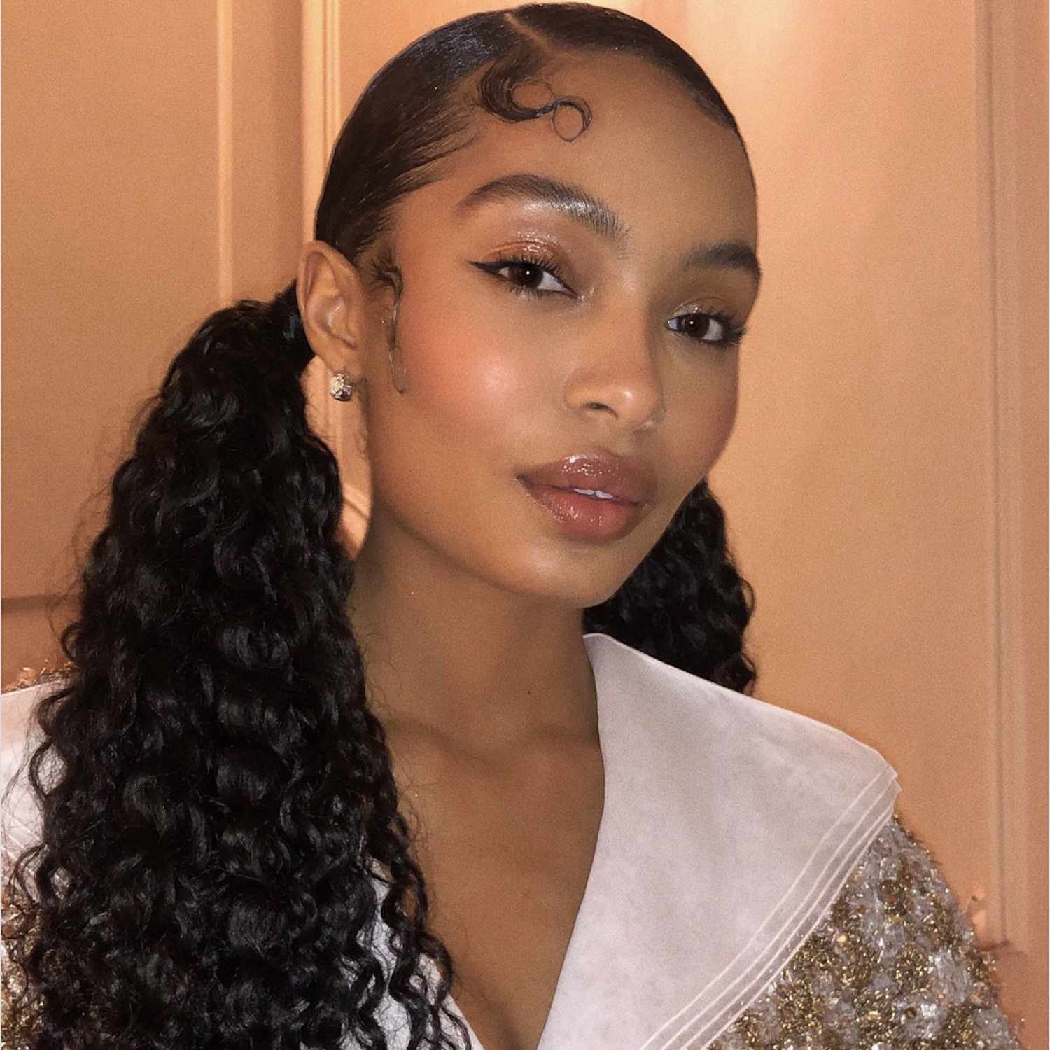 Glamorous Curly High Pigtails Glamorous Curly High Pigtails