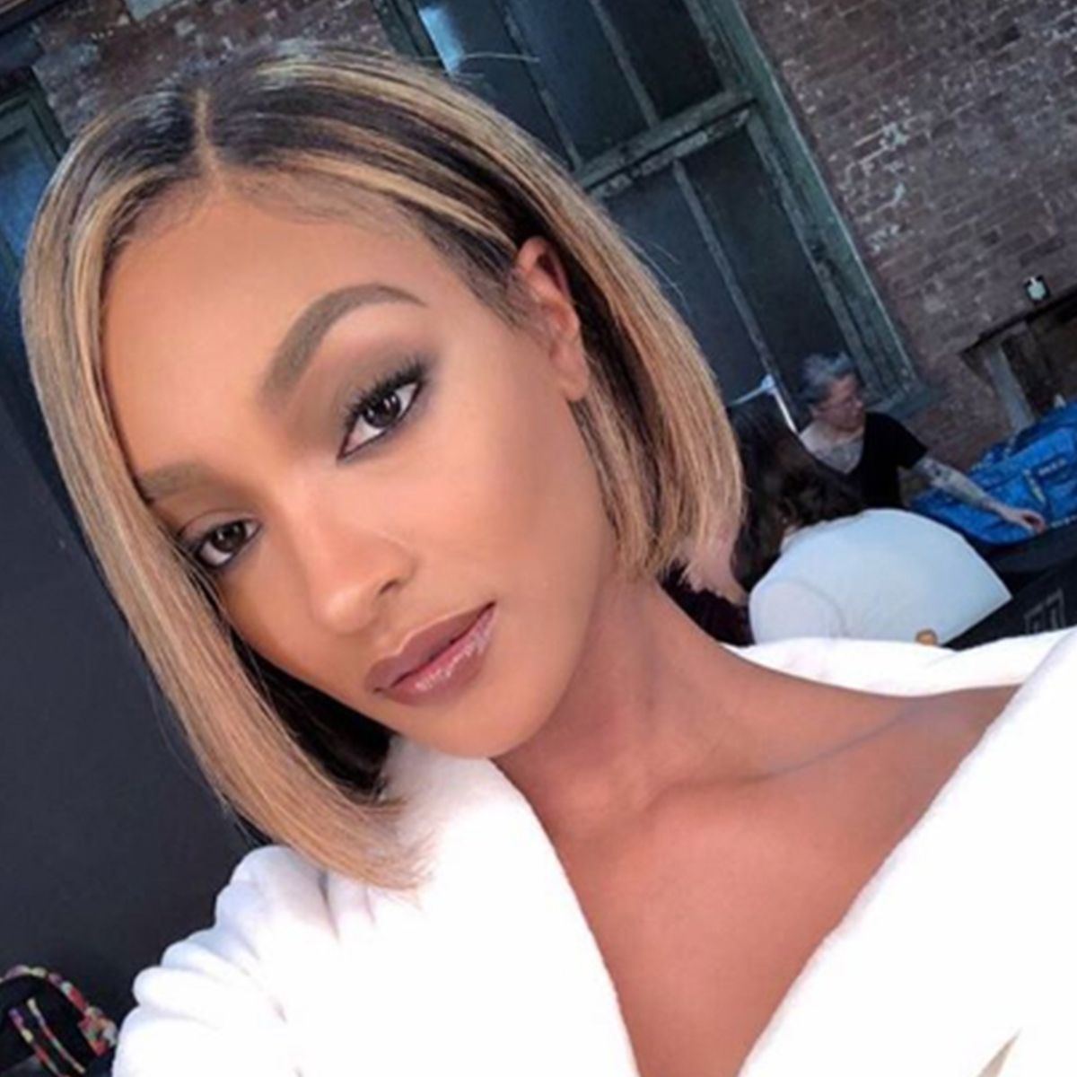 Honey Blonde Bob With Darker Roots Honey Blonde Bob With Darker Roots — Hair Color for Olive Skin