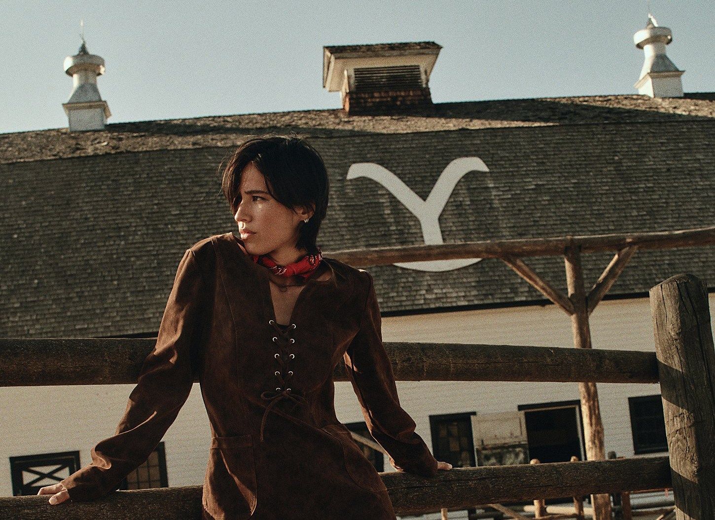Lace-Up Suede Jacket and Bandana for a Rugged Western Vibe Lace-Up Suede Jacket and Bandana for a Rugged Western Vibe — Yellowstone Outfits