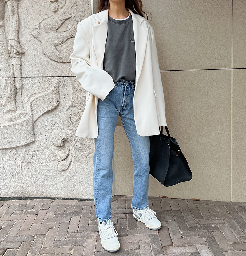 Cream Oversized Blazer with Jeans and Crewneck Tee Cream Oversized Blazer with Jeans and Crewneck Tee — New Balance 550 Outfits