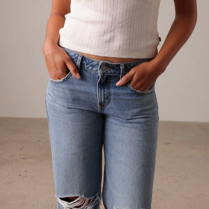 Loose-Fit Ripped Jeans with Distressed Hem