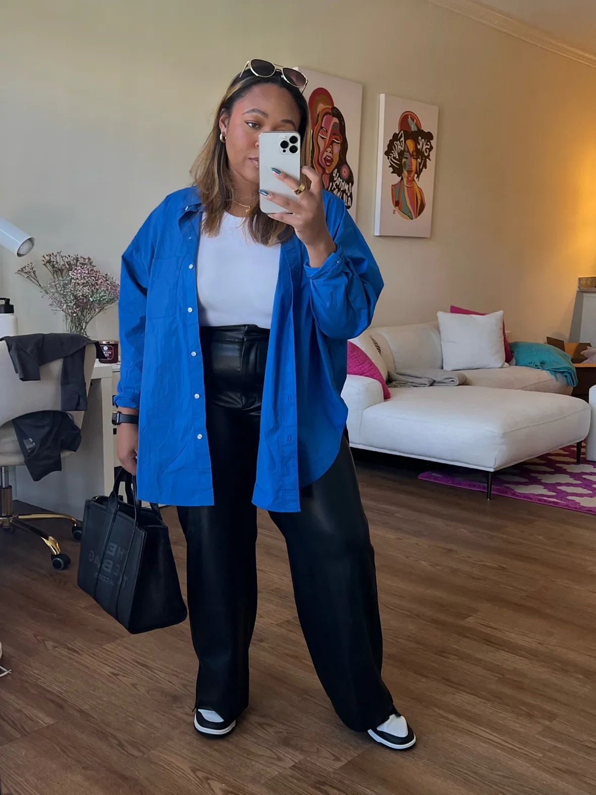 Grey Wide-Leg Jeans with Black and White Dunks Grey Wide-Leg Jeans with Black and White Dunks — Nike Dunk Outfits