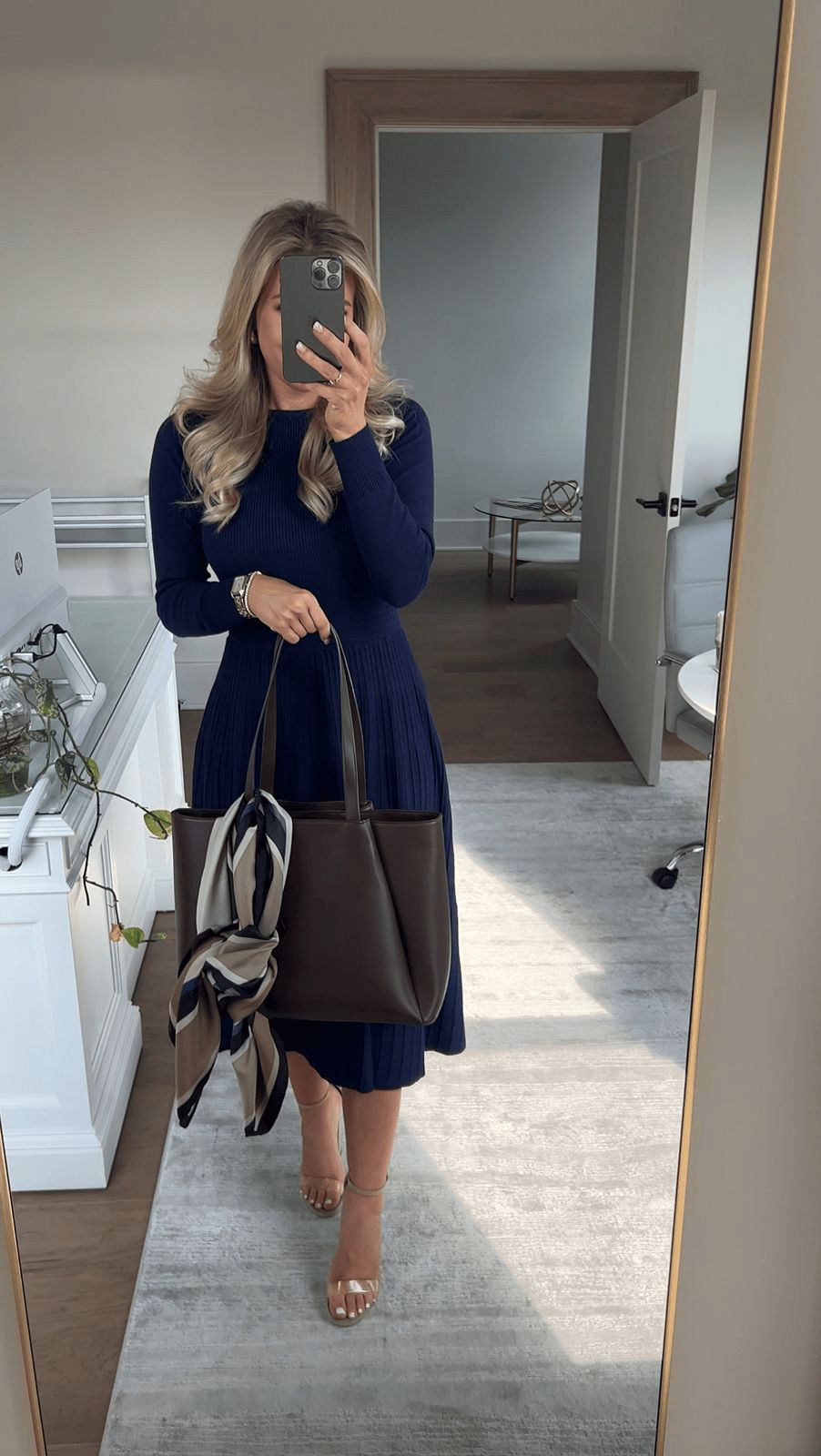 Pleated Knit Dress with Scarf-Tied Tote for Business Travel Pleated Knit Dress with Scarf-Tied Tote for Business Travel — Business Trip Outfits