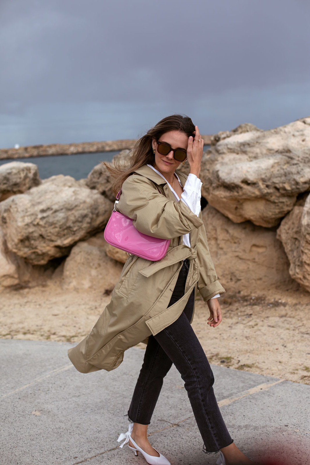 Chic Trench Ensemble: Pink Baguette Bag with Beige Coat Chic Trench Ensemble: Pink Baguette Bag with Beige Coat — Baguette Bag Outfits