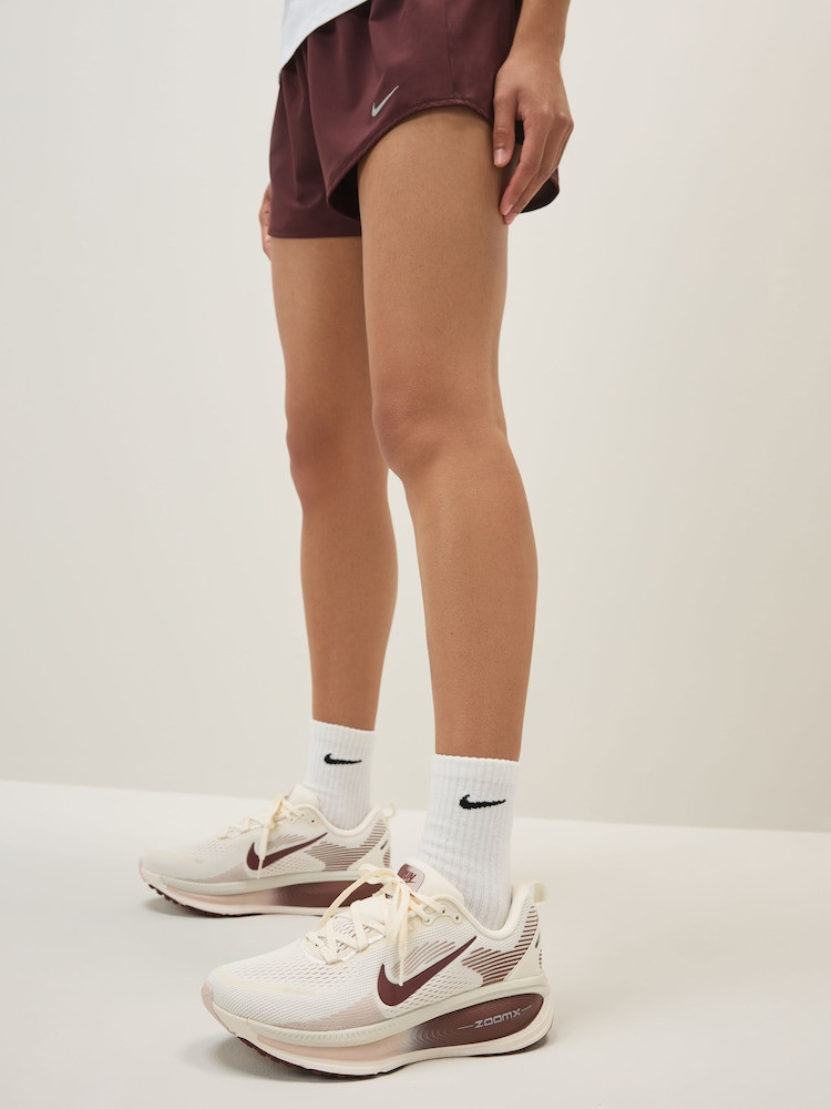 Running Ready: Cream Vomero with Burgundy Shorts — Nike Vomero Outfits