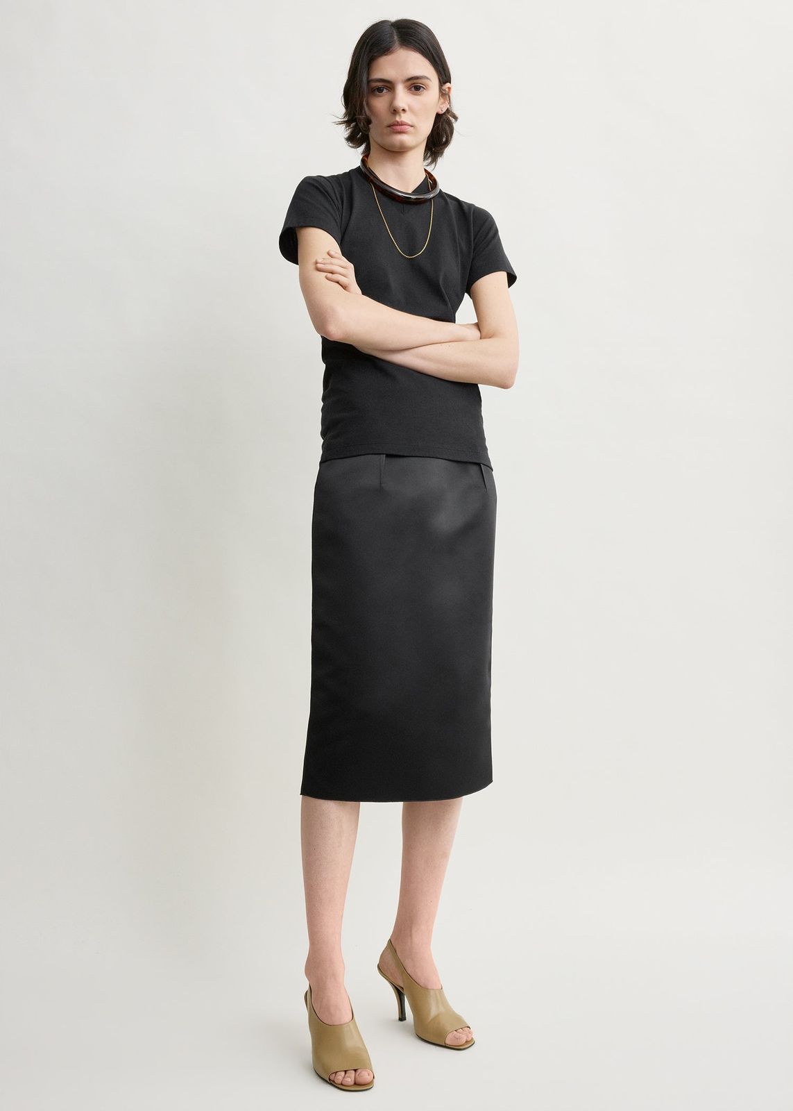 Minimalist Black Pencil Skirt with Crew-Neck Tee Minimalist Black Pencil Skirt with Crew-Neck Tee — Pencil Skirts