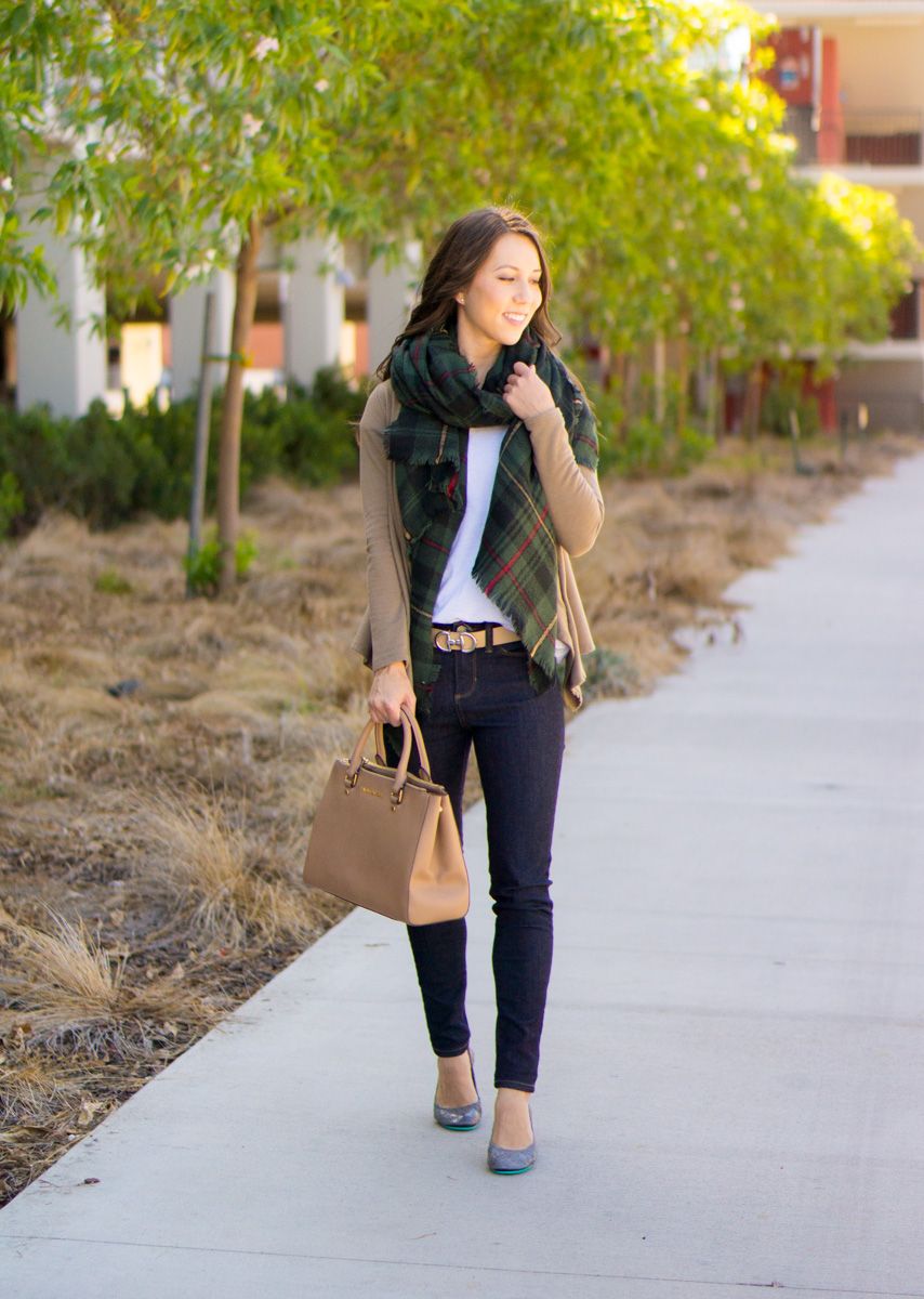 Pale Yellow Quarter-Zip Scrub Top and Jogger Pants Pale Yellow Quarter-Zip Scrub Top and Jogger Pants — Scrubs Outfits