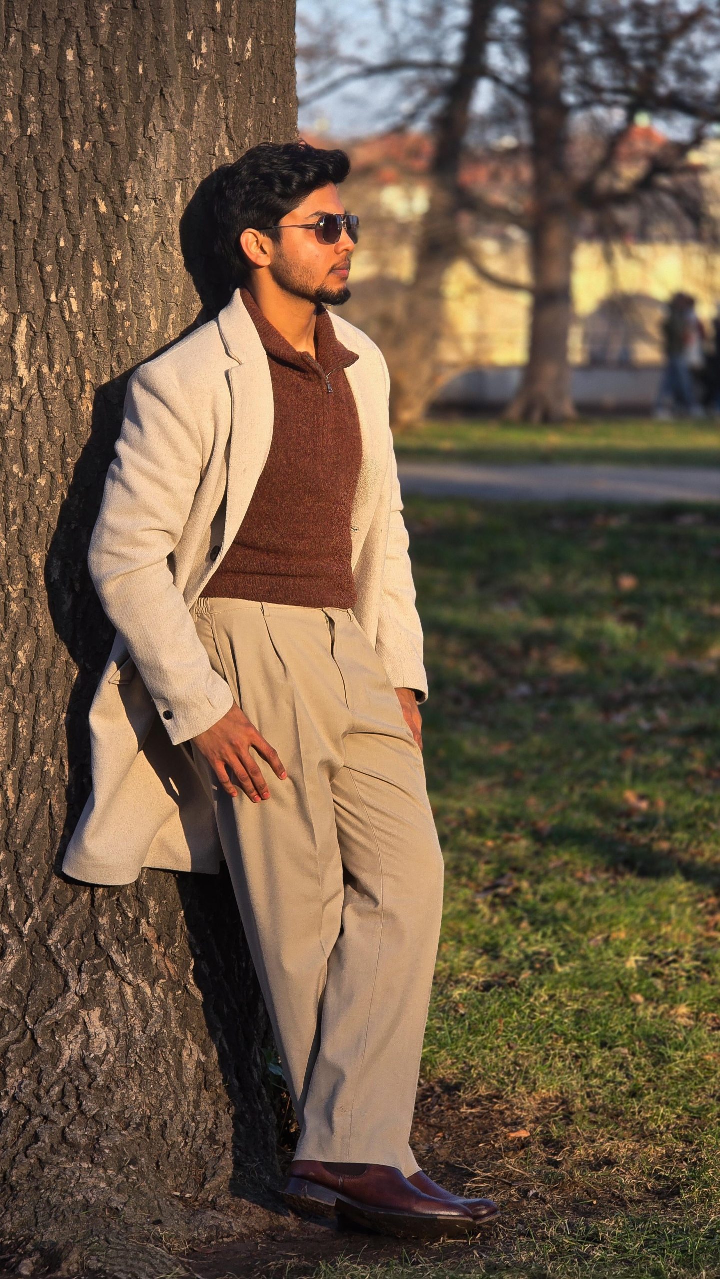 Contrast Collar Polo and Linen Trousers for Warm Weather Casual Contrast Collar Polo and Linen Trousers for Warm Weather Casual — Old Money Outfits for Men