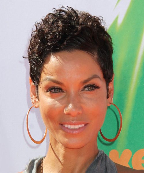 Thick Hair Sleek Black Bob — Hairstyles for Oval Faces
