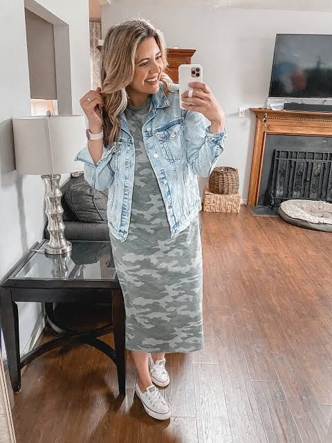 Camouflage Tee Dress with Denim Jacket and Sneakers Camouflage Tee Dress with Denim Jacket and Sneakers — T Shirt Dress Outfits
