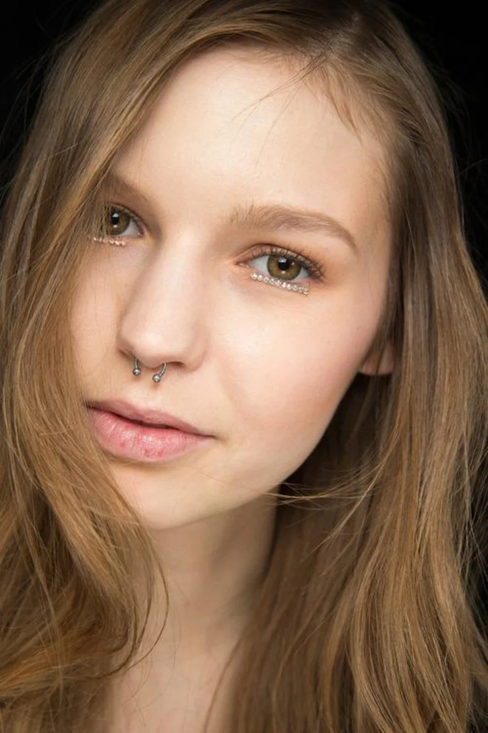 Fashion Event Style with Sparkly Eye Makeup Fashion Event Style with Sparkly Eye Makeup — Septum Piercing Ideas
