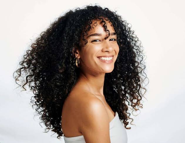 Mid-Back Air-Dried Curls With Subtle Highlights — 3B Hairstyles