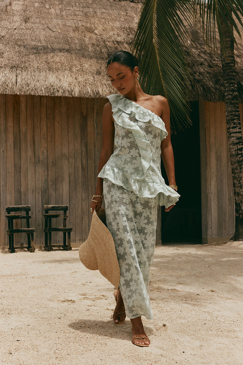 Light Blue Lace Ruffle Top and Maxi Skirt for Romantic Resort Style Light Blue Lace Ruffle Top and Maxi Skirt for Romantic Resort Style — Resort Wear Outfits