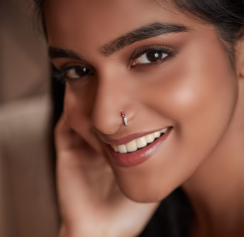 Gold Nose Ring with Red and Clear Gemstones for Sparkle Gold Nose Ring with Red and Clear Gemstones for Sparkle — Nose Piercing Ideas