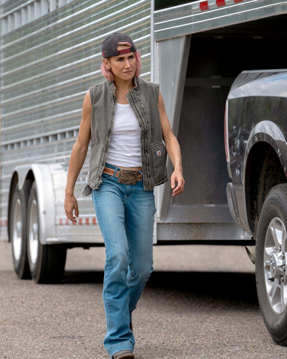 Utility Vest and Bold Belt for a Ranch-Ready Look Utility Vest and Bold Belt for a Ranch-Ready Look — Yellowstone Outfits