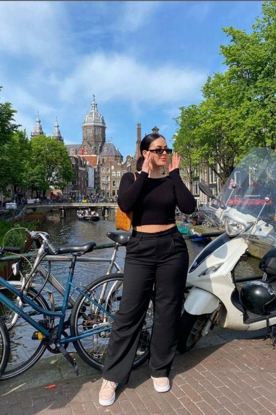 Casual Black Crop Top with Wide-Leg Trousers Casual Black Crop Top with Wide-Leg Trousers — Amsterdam Outfits