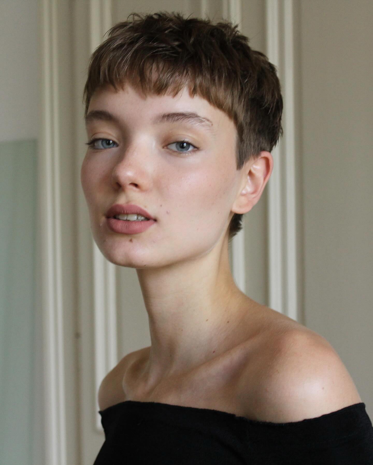 Casual Off-the-Shoulder Black Top with Short Bangs