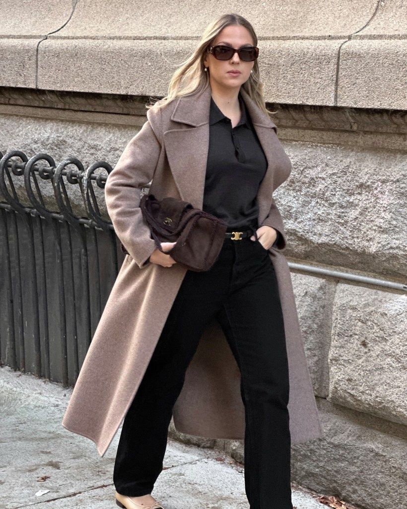Layered Sophistication: Black Jeans with a Beige Coat and Polo Layered Sophistication: Black Jeans with a Beige Coat and Polo — Black Jeans Outfits