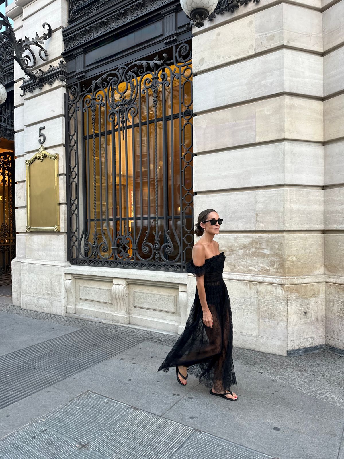 Off-the-Shoulder Black Lace Dress with Flat Sandals Off-the-Shoulder Black Lace Dress with Flat Sandals — Madrid Outfits